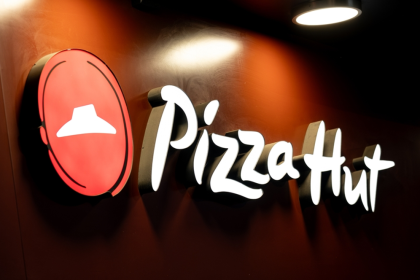 yum-stößt-pizza-hut-ab-und-räumt-sein-geschäft-radikal-auf